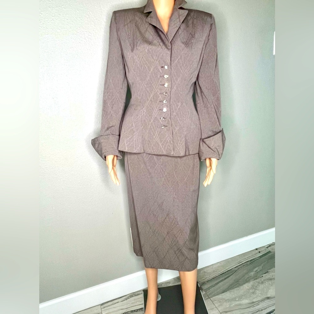 Vintage RARE Lilly Ann suit w/ faceted emerald cut rhinestone buttons. Apxm 2-4